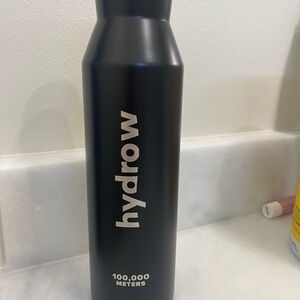 New hydrow 20oz  Black Water Bottle